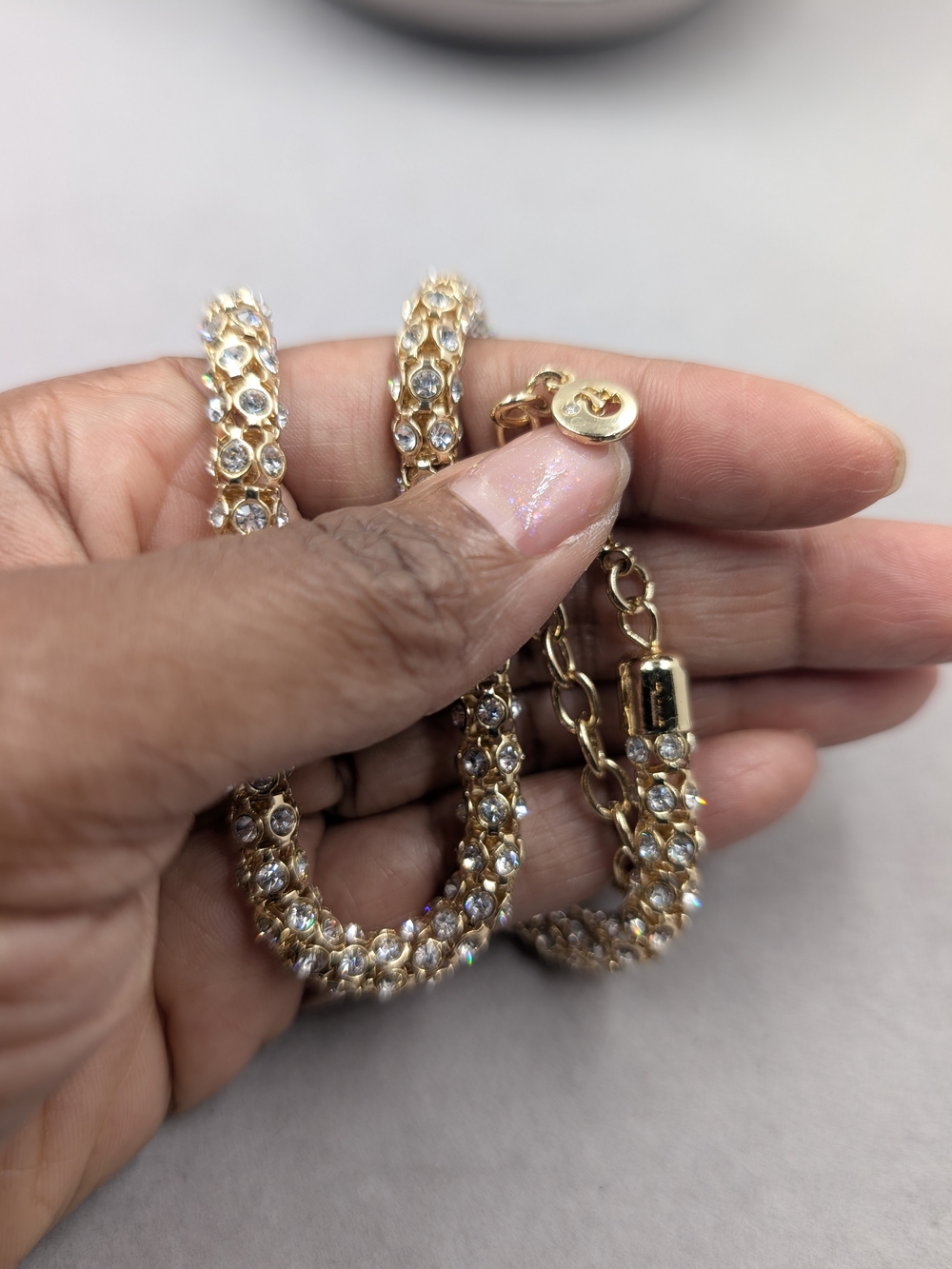 Gloria Vanderbilt Crystal Stone Mesh Gold Tone Necklace | 0131 - Picture 4 of 7